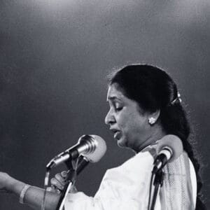 Asha Bhosle Death News 2026 Singing on Stage